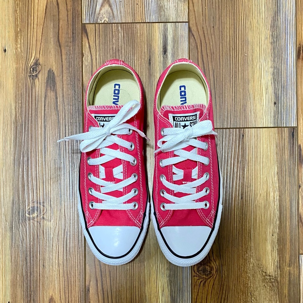 Converse Women’s Size 8 Hot Pink Low Top Sneakers